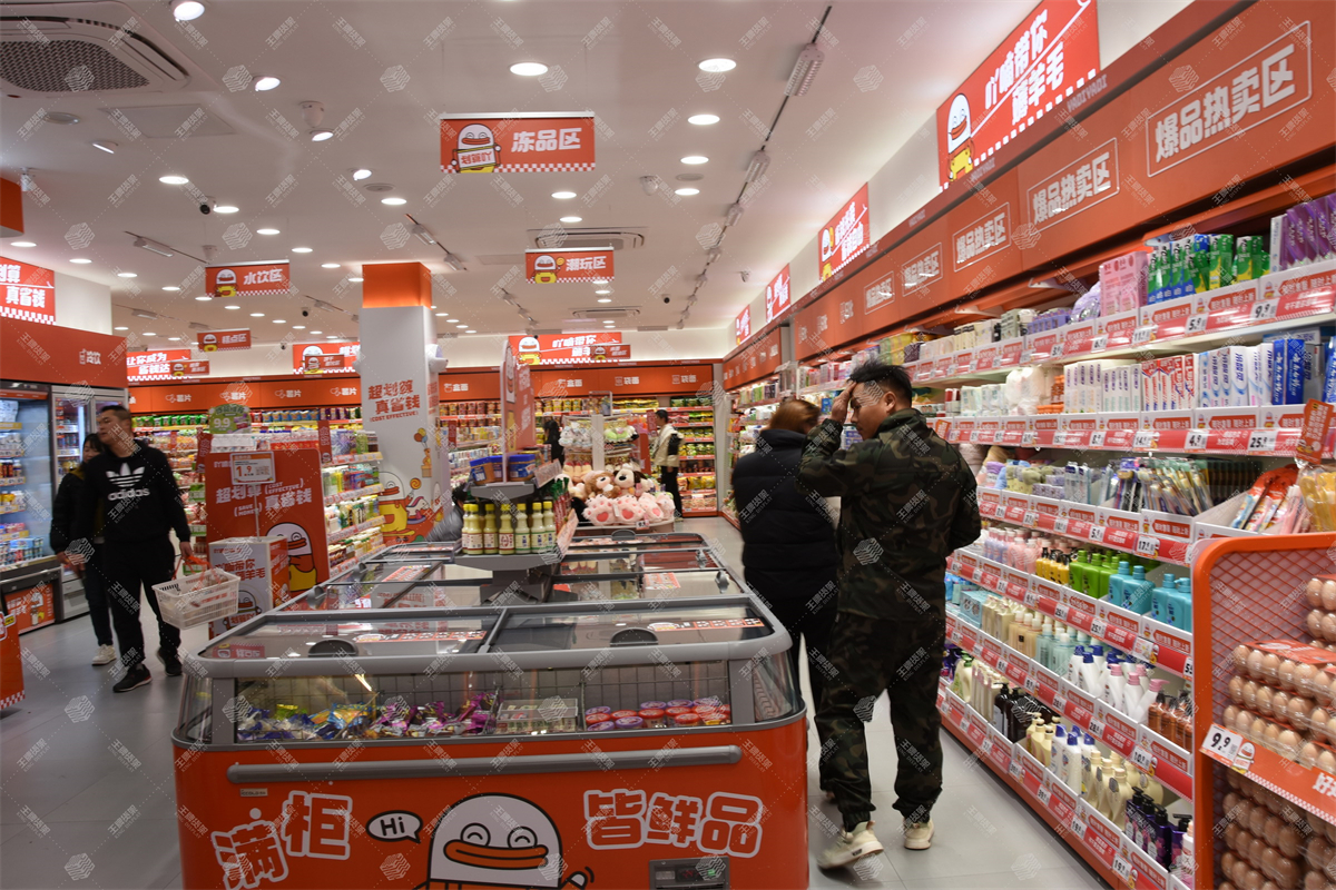 零食店，零食店货架，零食店货架设计，王牌货架